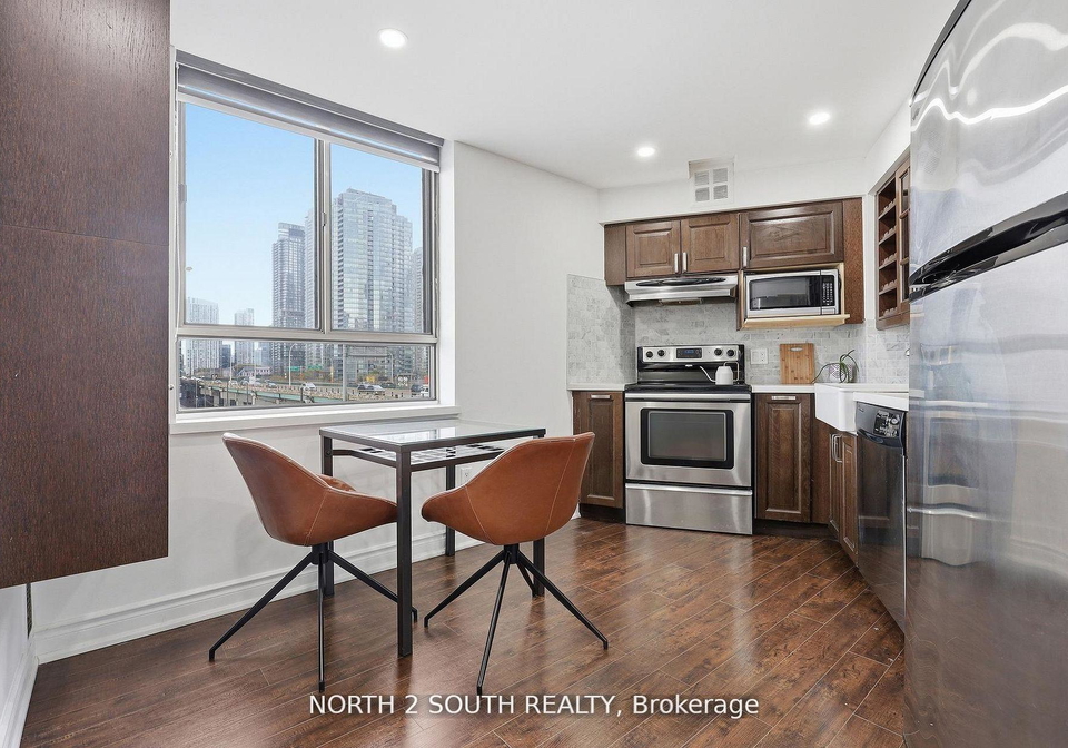 270-queens-quay-w-toronto-toronto-ontario-c13670002
