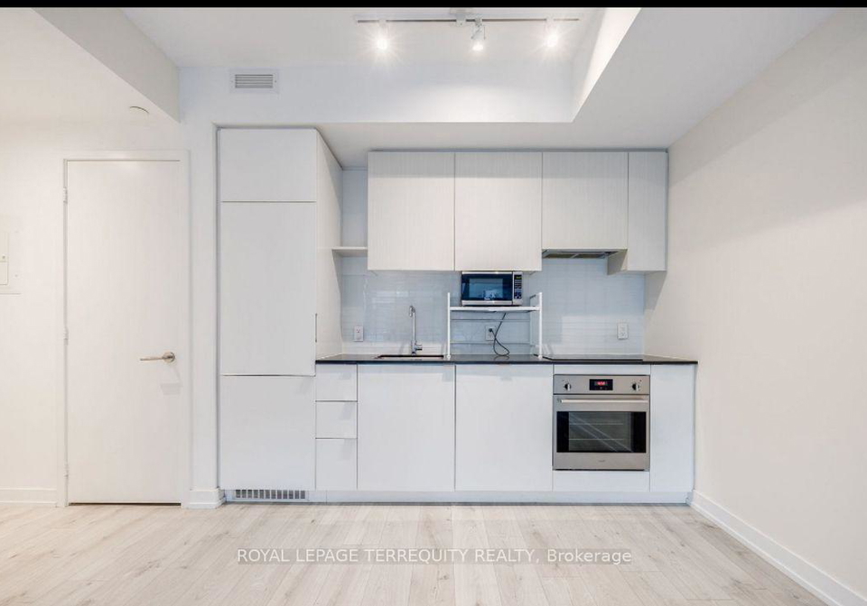 161-roehampton-avenue-toronto-toronto-ontario-c13670364