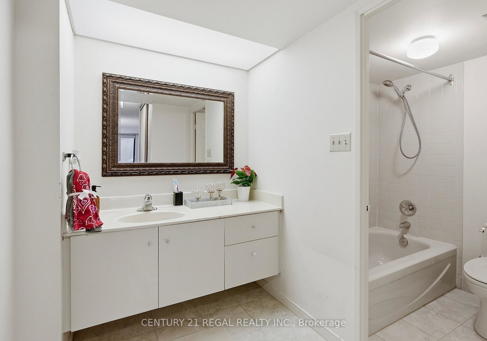 280-simcoe-street-toronto-toronto-ontario-c13670392