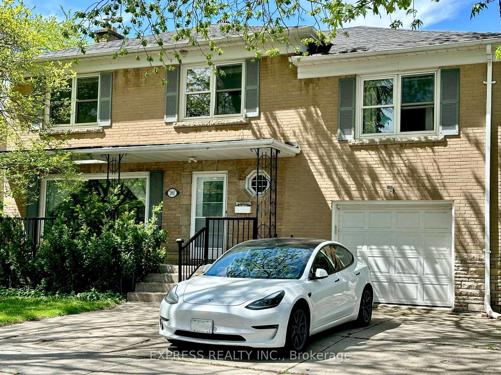 392-hollywood-avenue-toronto-north-york-ontario-c13670724