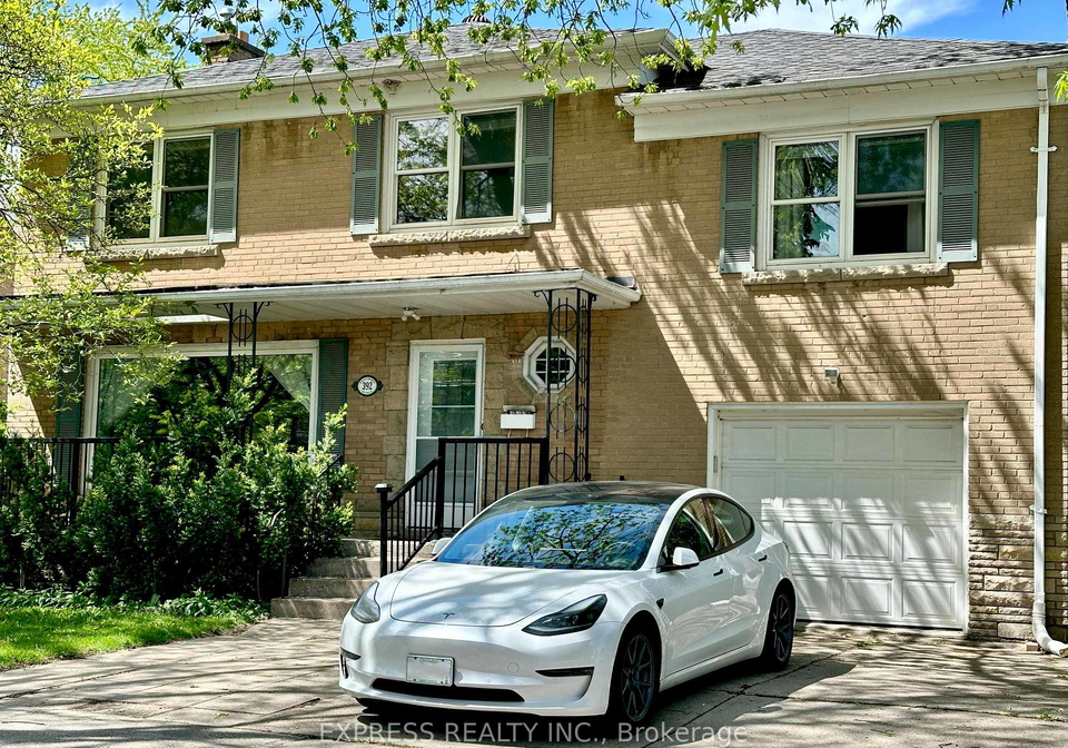 392-hollywood-avenue-toronto-north-york-ontario-c13670724
