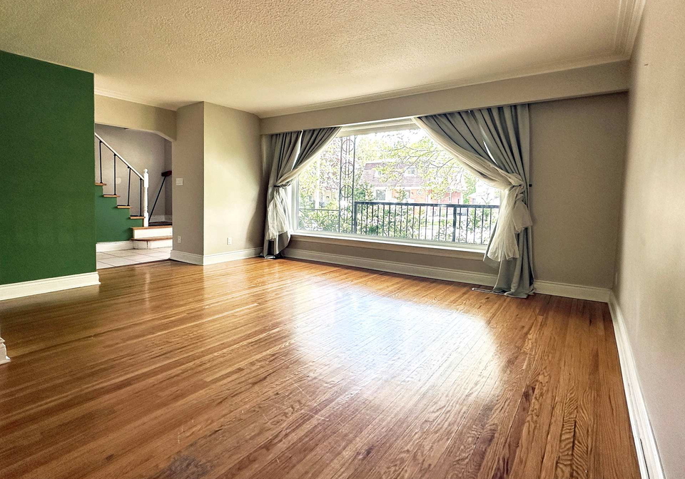 392-hollywood-avenue-toronto-north-york-ontario-c13670724