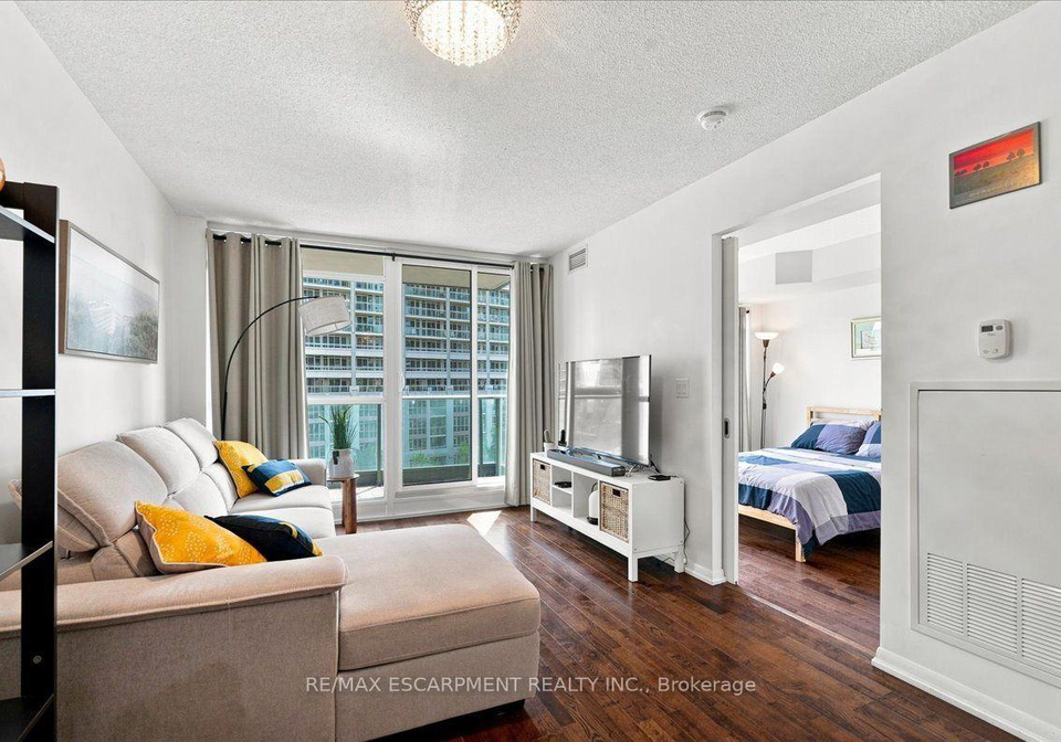 209-fort-york-boulevard-toronto-toronto-ontario-c13671156