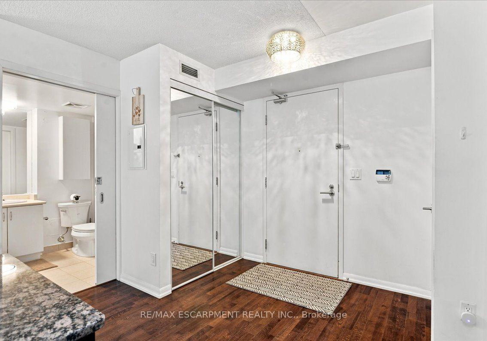 209-fort-york-boulevard-toronto-toronto-ontario-c13671156