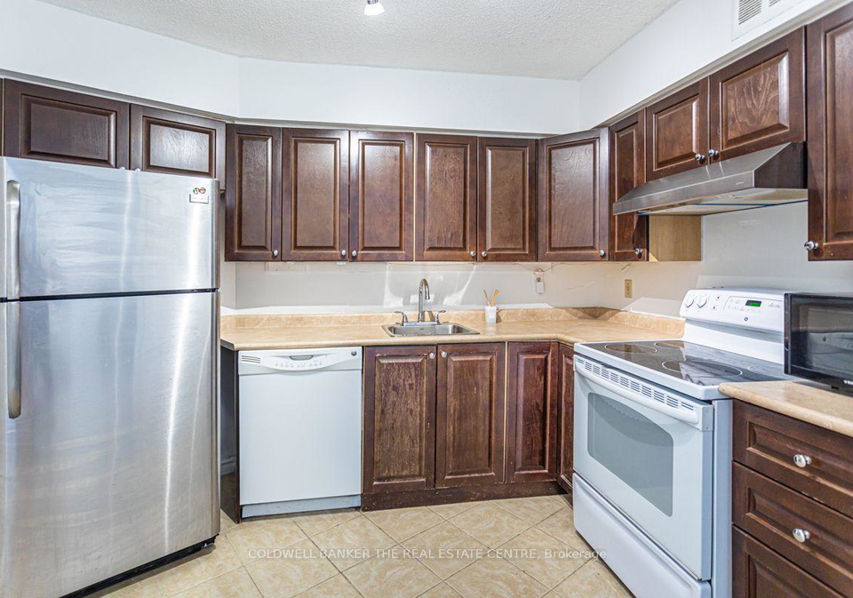 260-queens-quay-w-toronto-toronto-ontario-c13671420