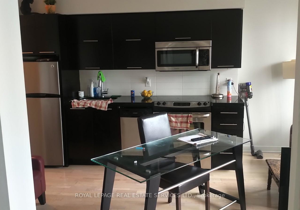 126-simcoe-street-toronto-toronto-ontario-c13671730