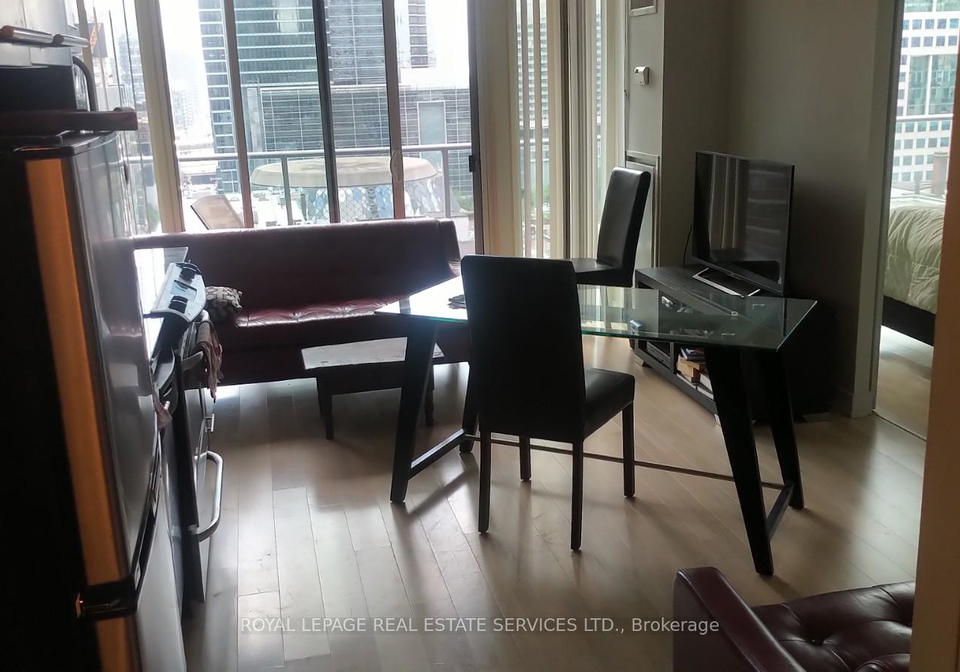 126-simcoe-street-toronto-toronto-ontario-c13671730