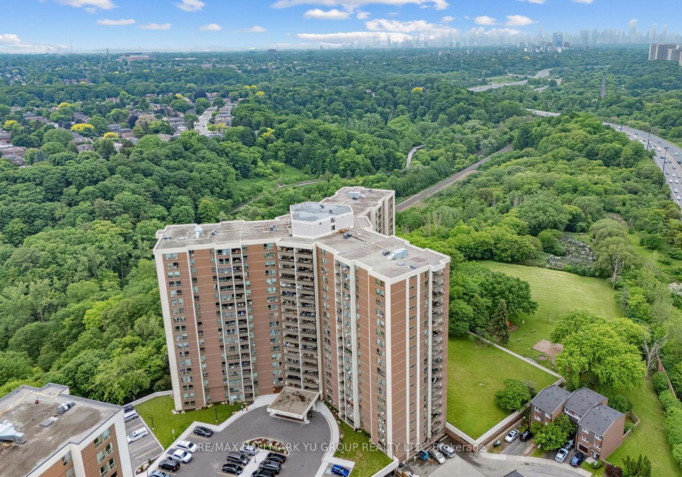 15-vicora-linkway-toronto-east-york-ontario-c13671772