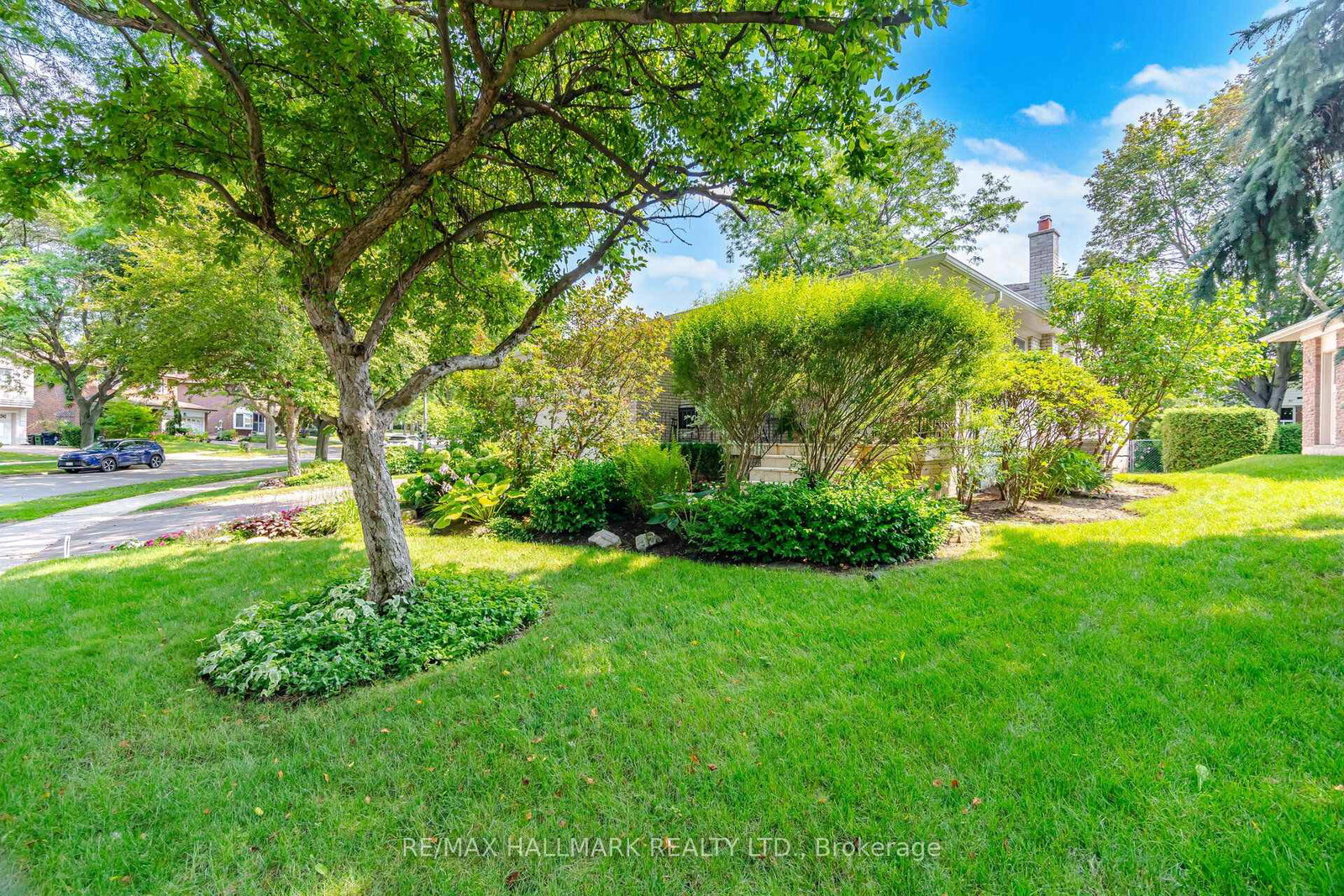 17-wellesbourne-crescent-toronto-north-york-ontario-c13673158