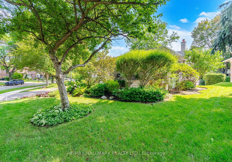 17-wellesbourne-crescent-toronto-north-york-ontario-c13673158