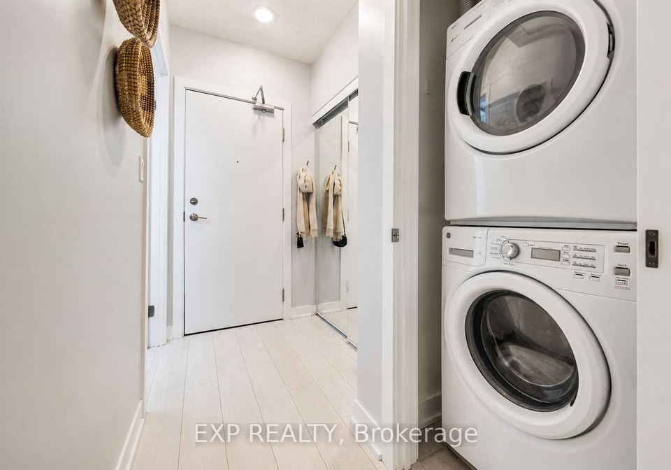 20-bruyeres-mews-toronto-toronto-ontario-c13673716