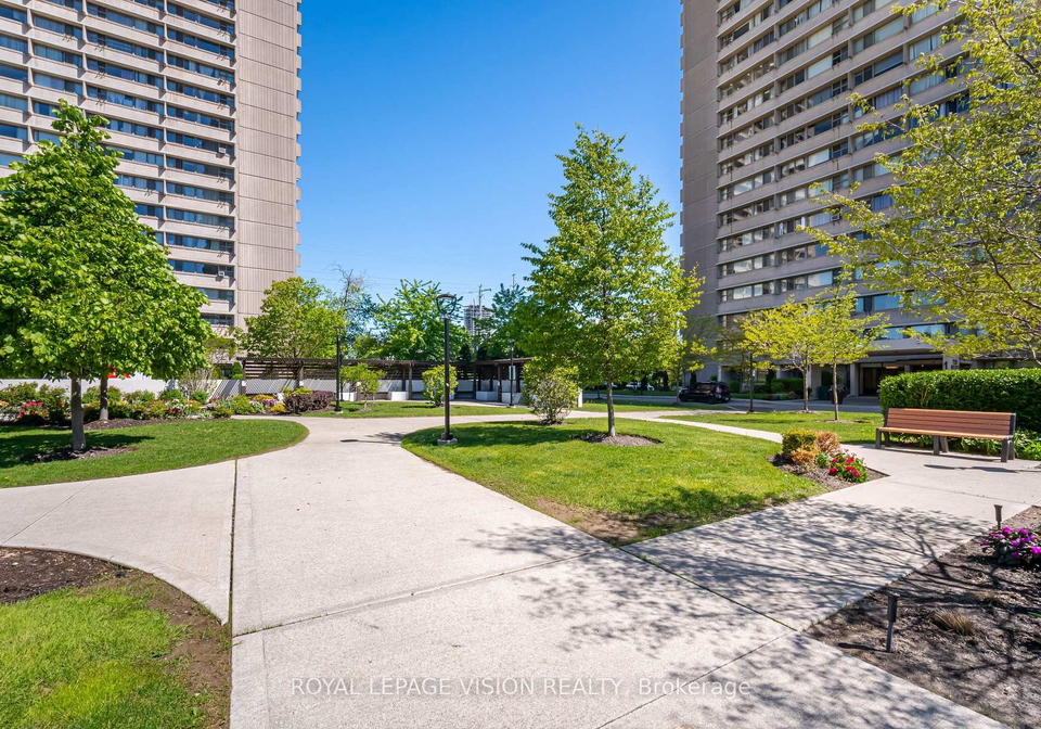 715-don-mills-road-toronto-east-york-ontario-c13674490