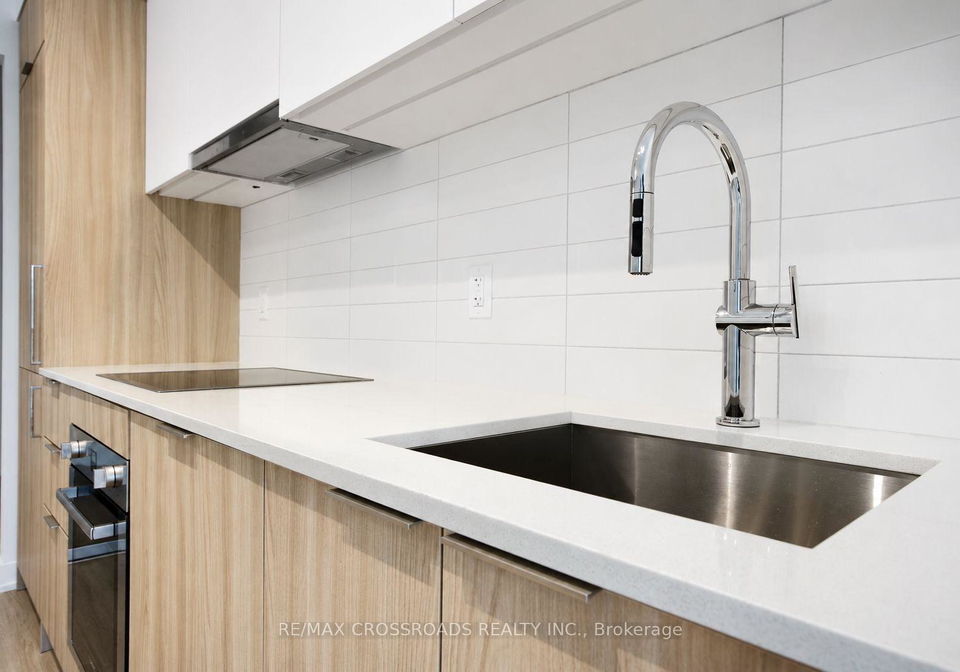 15-david-salomon-drive-toronto-east-york-ontario-c13674990