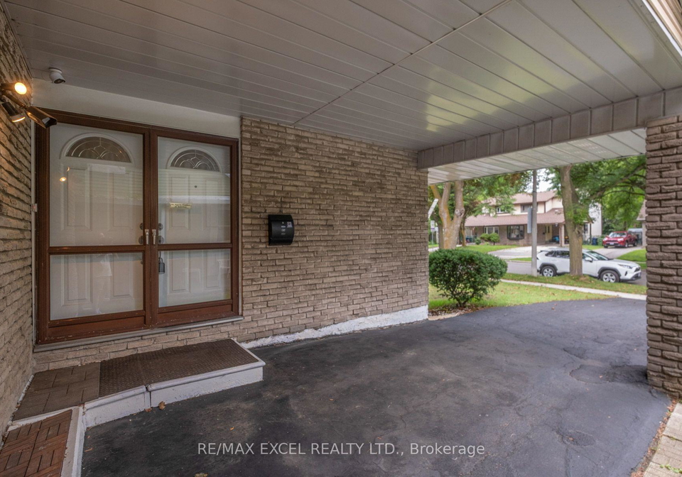68-applegate-crescent-toronto-north-york-ontario-c13675972