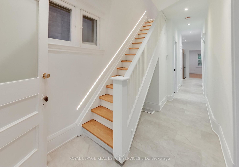 218-montrose-avenue-toronto-toronto-ontario-c13676216
