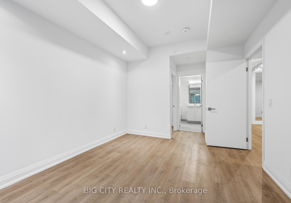 36-brentcliffe-road-toronto-east-york-ontario-c13676304