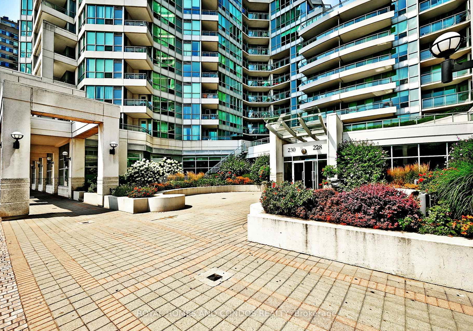 230-queens-quay-w-quay-toronto-toronto-ontario-c13676934