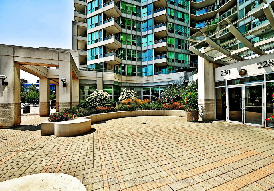 230-queens-quay-w-quay-toronto-toronto-ontario-c13676934