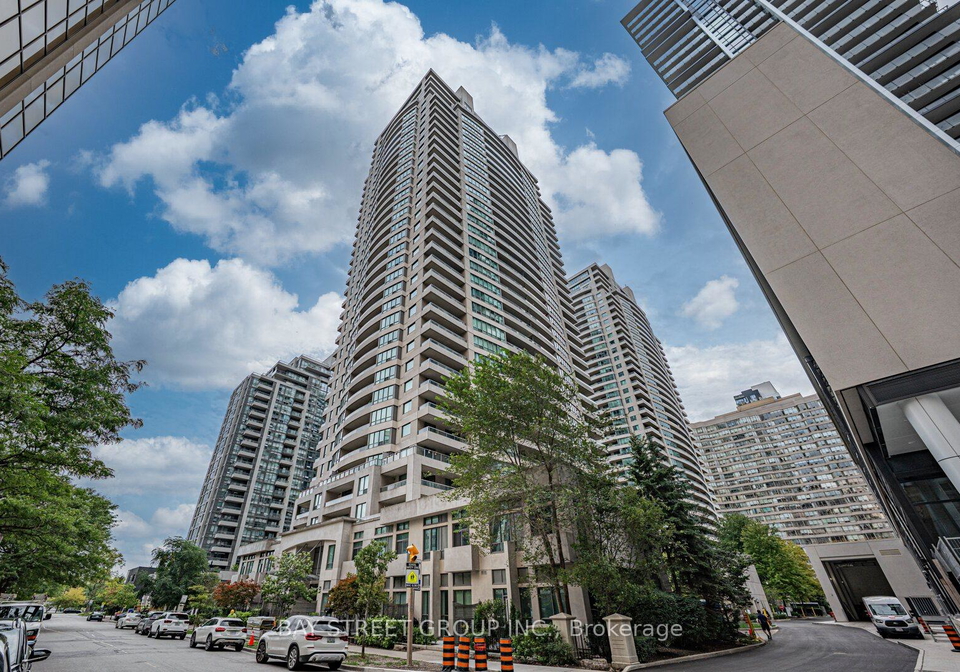 23-hollywood-avenue-toronto-north-york-ontario-c13677686