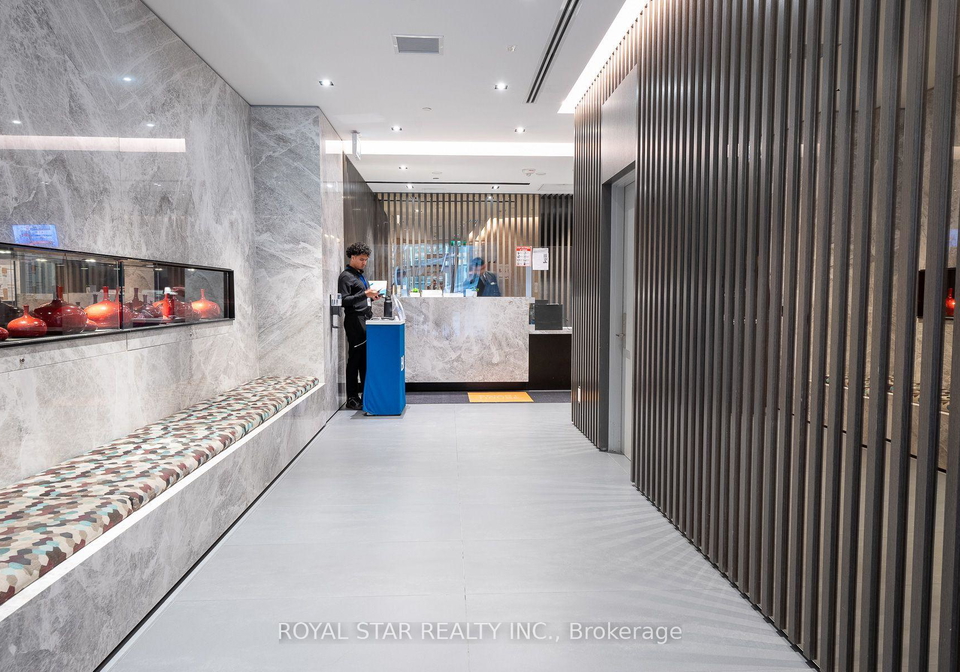 215-queen-street-w-toronto-toronto-ontario-c13677960
