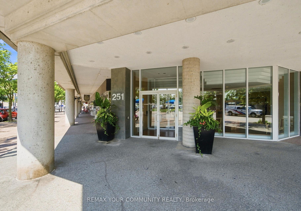 251-queens-quay-toronto-toronto-ontario-c13678026