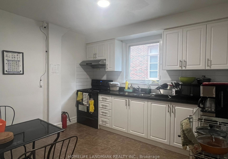 228-hollywood-avenue-toronto-north-york-ontario-c13678216