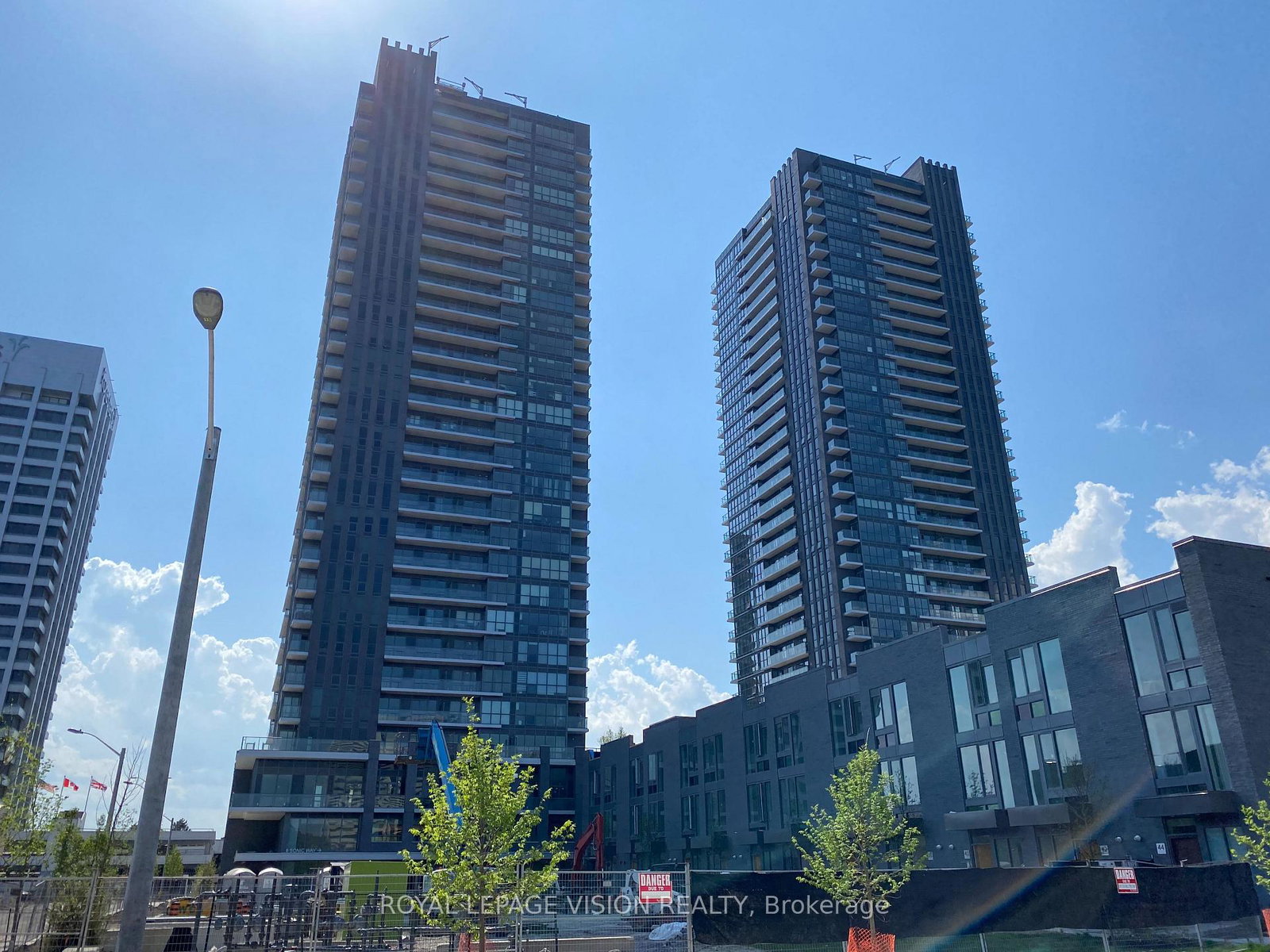 2-sonic-way-toronto-east-york-ontario-c13678404
