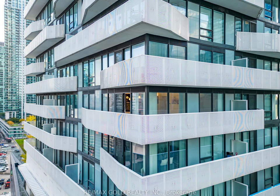 100-harbour-street-toronto-toronto-ontario-c13678654
