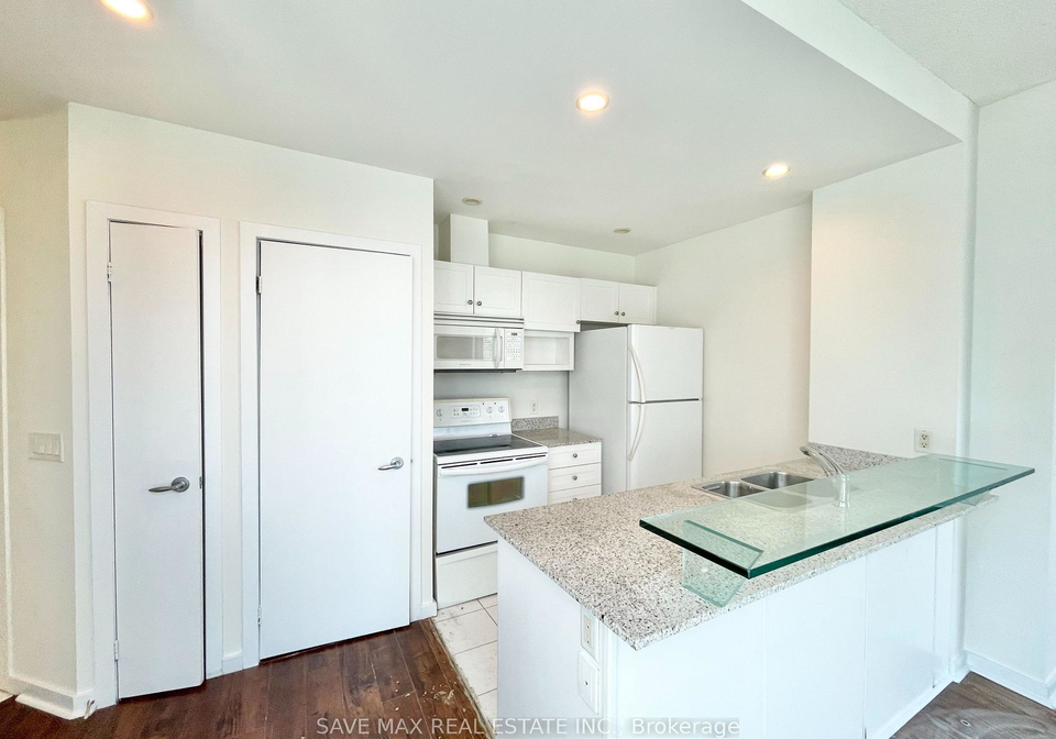 208-queens-quay-w-toronto-toronto-ontario-c13678700