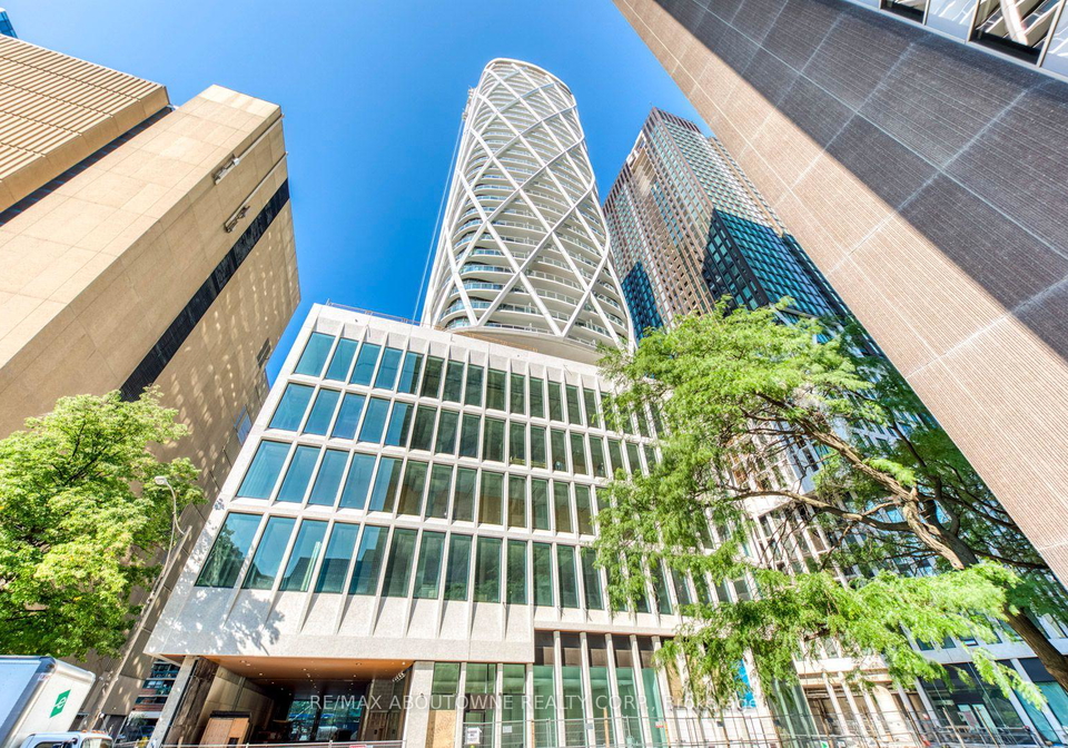 230-simcoe-street-toronto-toronto-ontario-c13678784