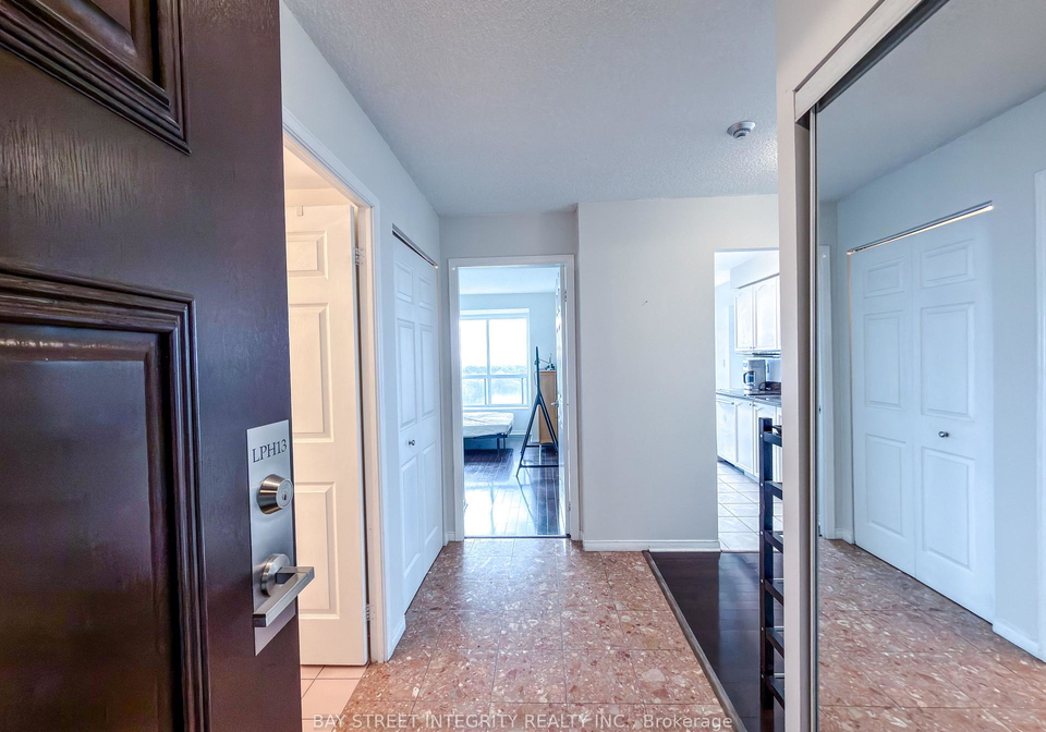 39-pemberton-avenue-toronto-north-york-ontario-c13679012