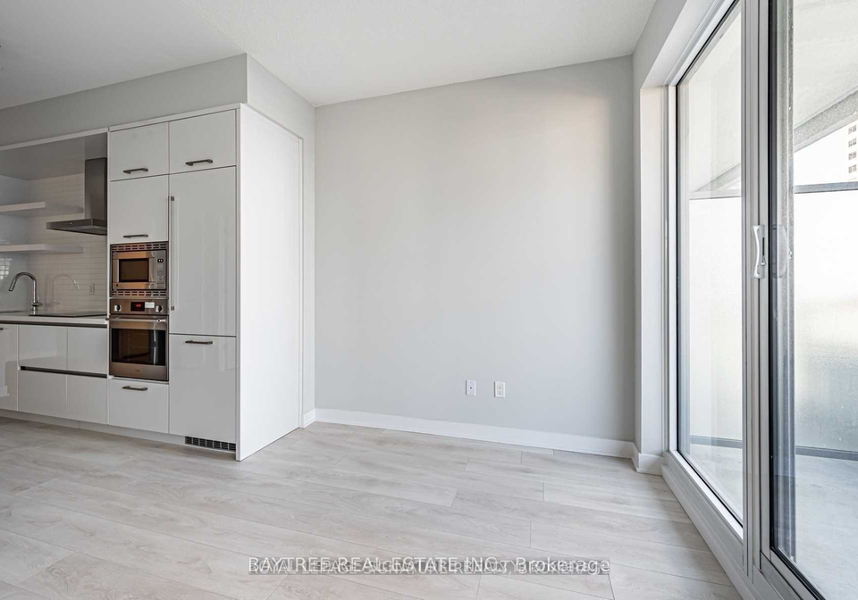 2221-yonge-street-toronto-toronto-ontario-c13679334