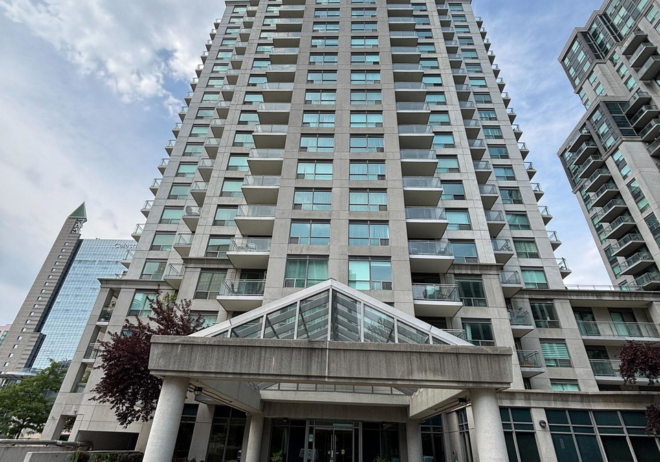 21-hillcrest-avenue-toronto-north-york-ontario-c13679814