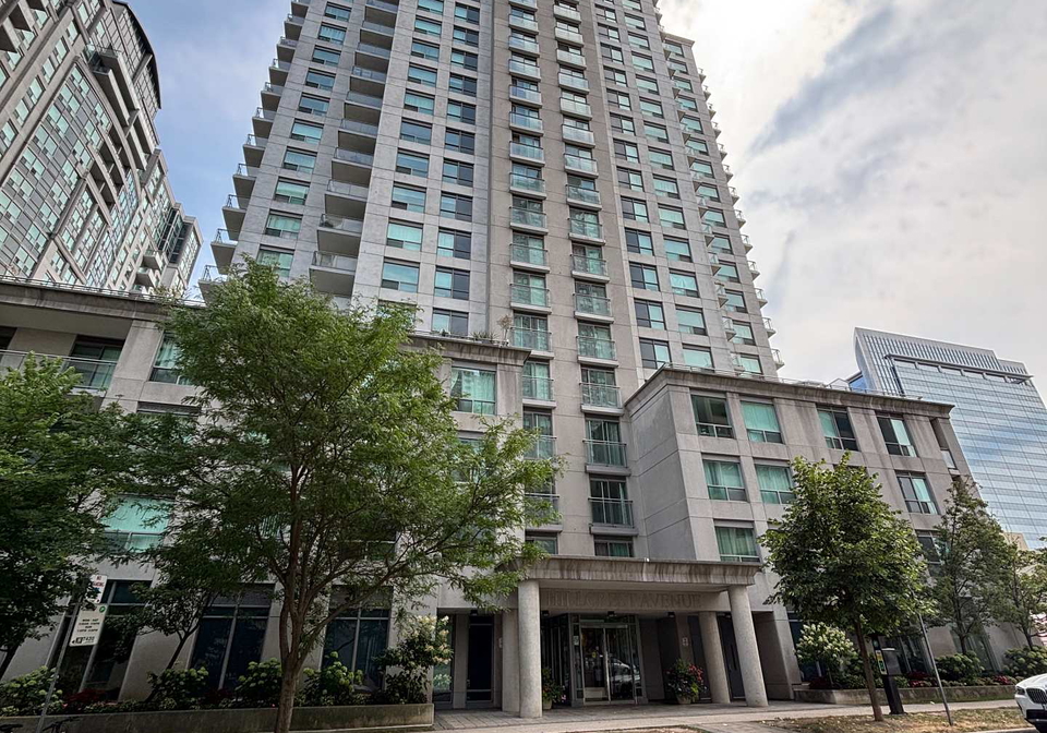 21-hillcrest-avenue-toronto-north-york-ontario-c13679814