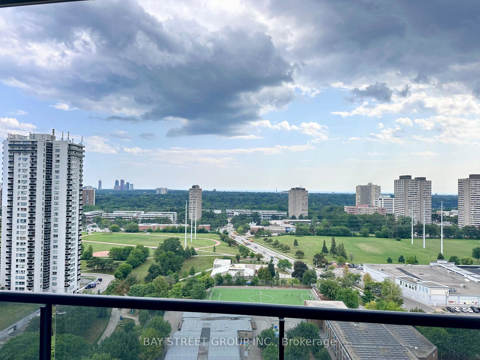 15-david-salomon-drive-toronto-east-york-ontario-c13680356