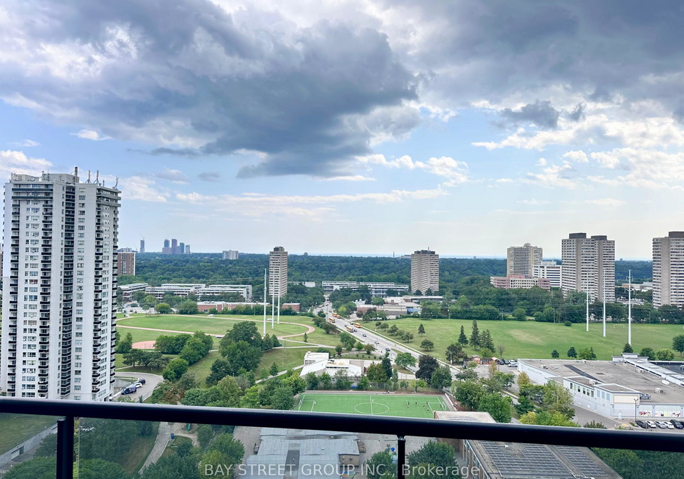 15-david-salomon-drive-toronto-east-york-ontario-c13680356