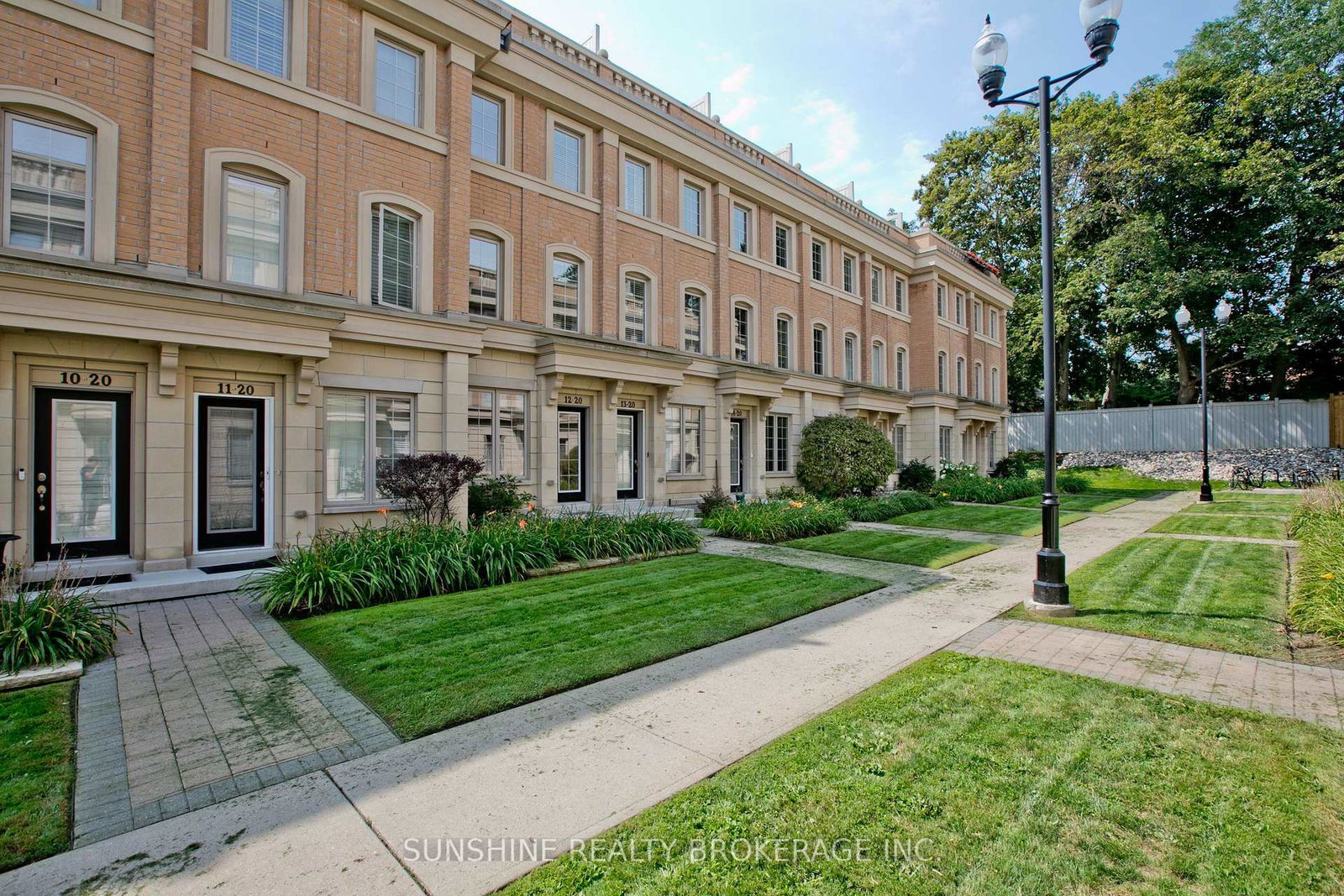 20-hargrave-lane-toronto-north-york-ontario-c13680384