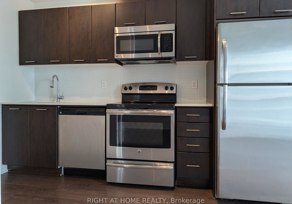 20-bruyeres-mews-toronto-toronto-ontario-c13680452