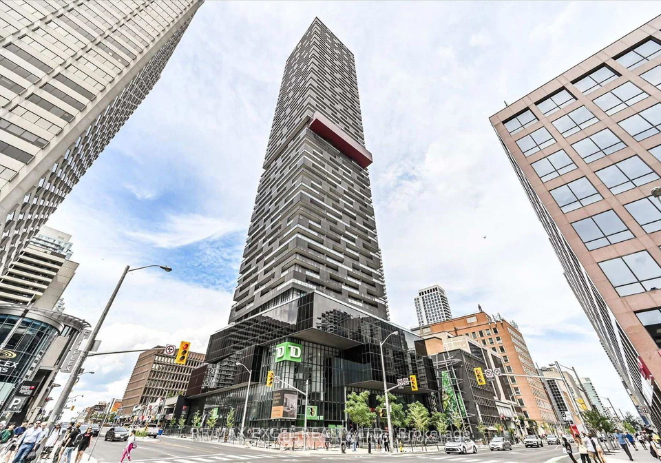 8-eglinton-avenue-e-toronto-toronto-ontario-c13680614