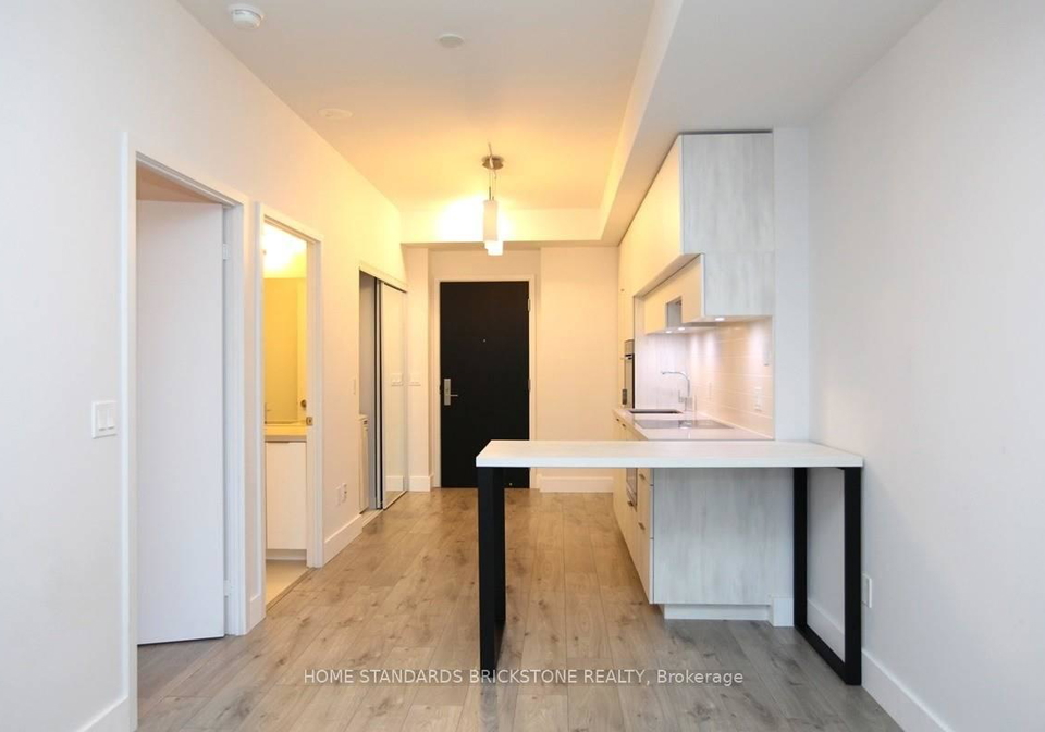 8-eglinton-avenue-e-toronto-toronto-ontario-c13681048