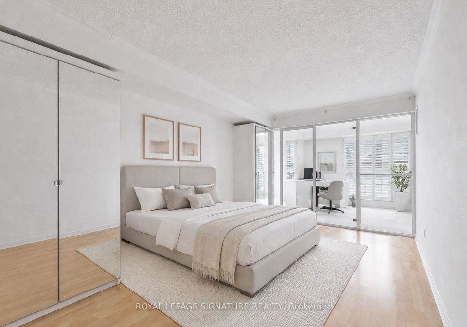18-hollywood-avenue-toronto-north-york-ontario-c13681484