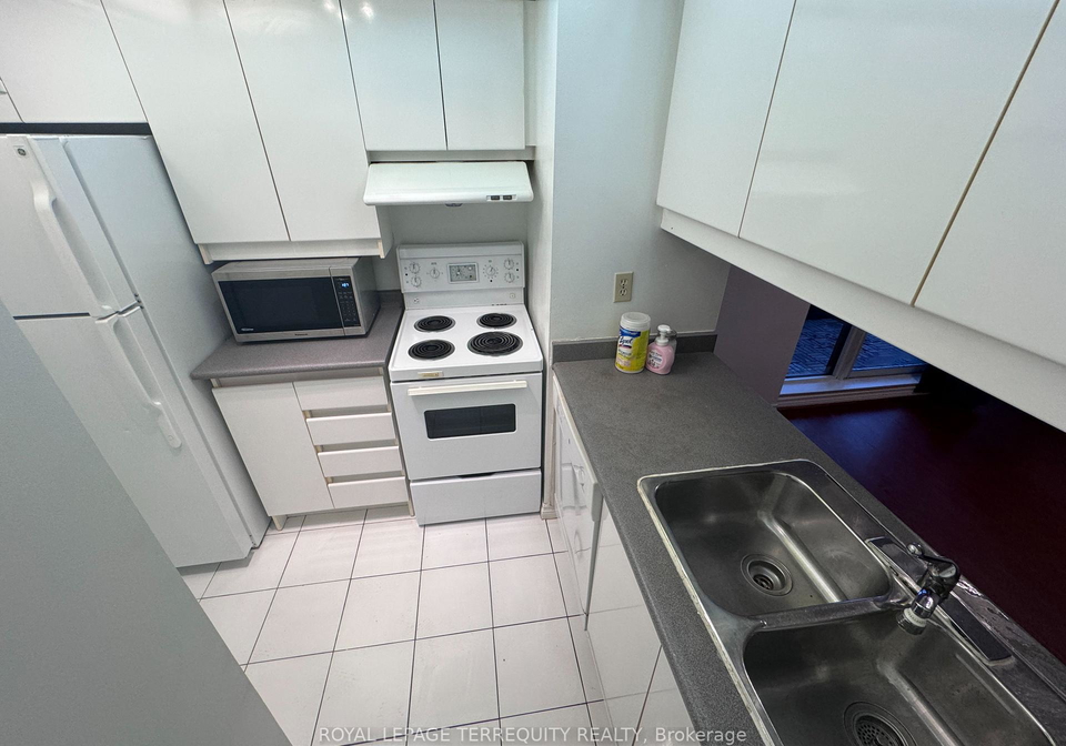 736-bay-street-toronto-toronto-ontario-c13682184