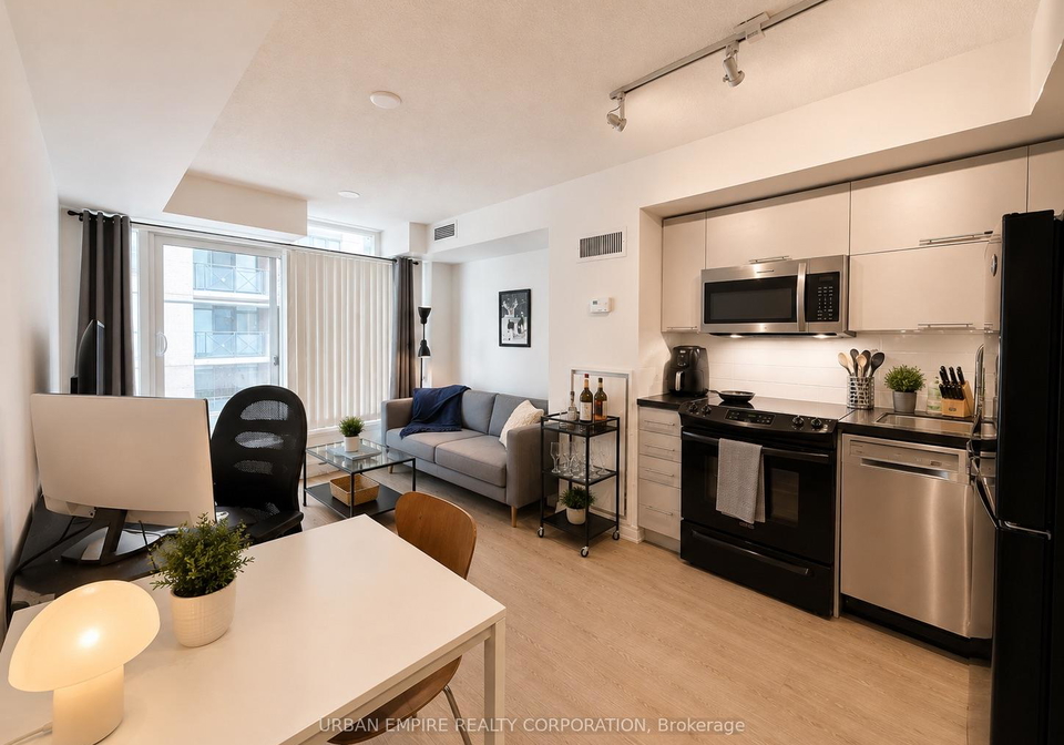 126-simcoe-street-toronto-toronto-ontario-c13682382