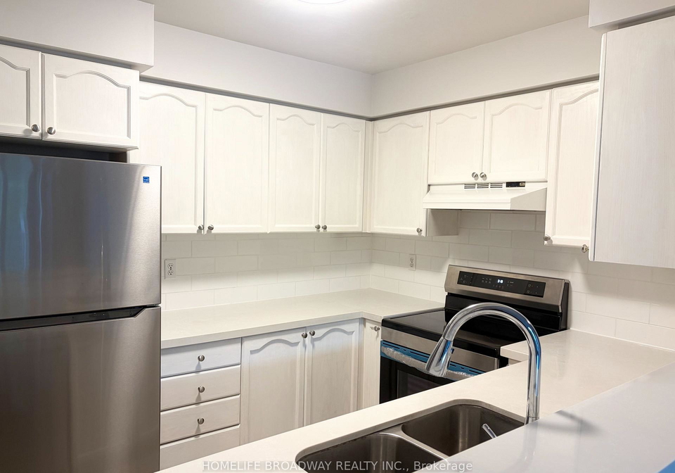 39-pemberton-avenue-toronto-north-york-ontario-c13682686