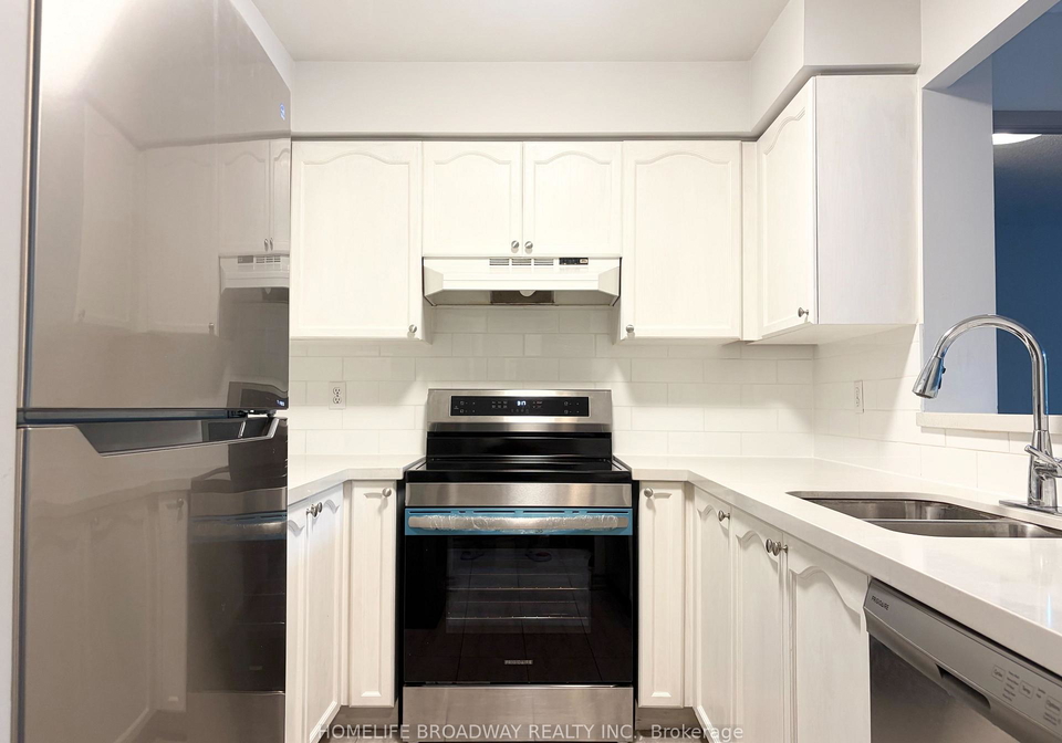 39-pemberton-avenue-toronto-north-york-ontario-c13682686