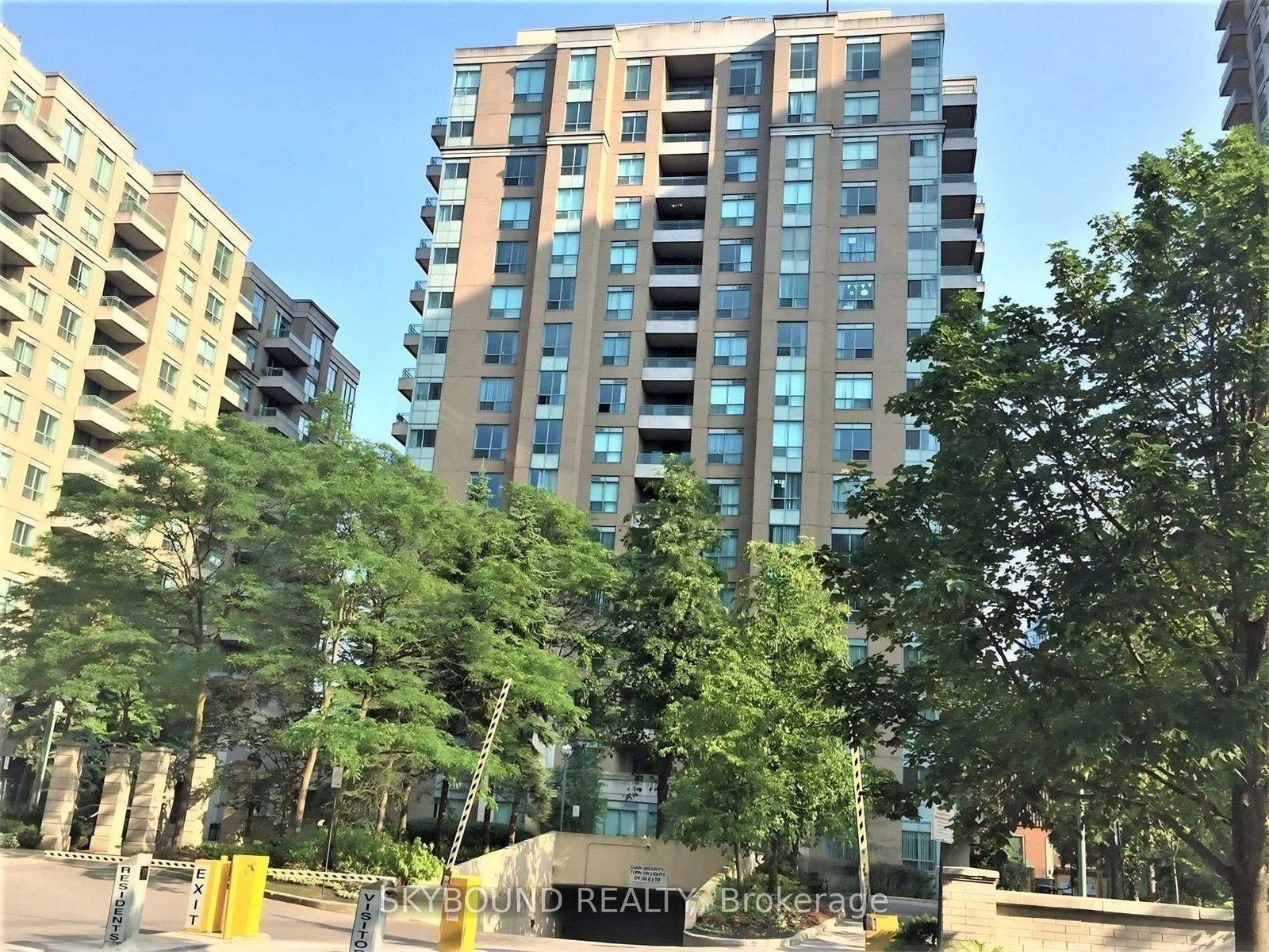29-pemberton-avenue-toronto-north-york-ontario-c13683724
