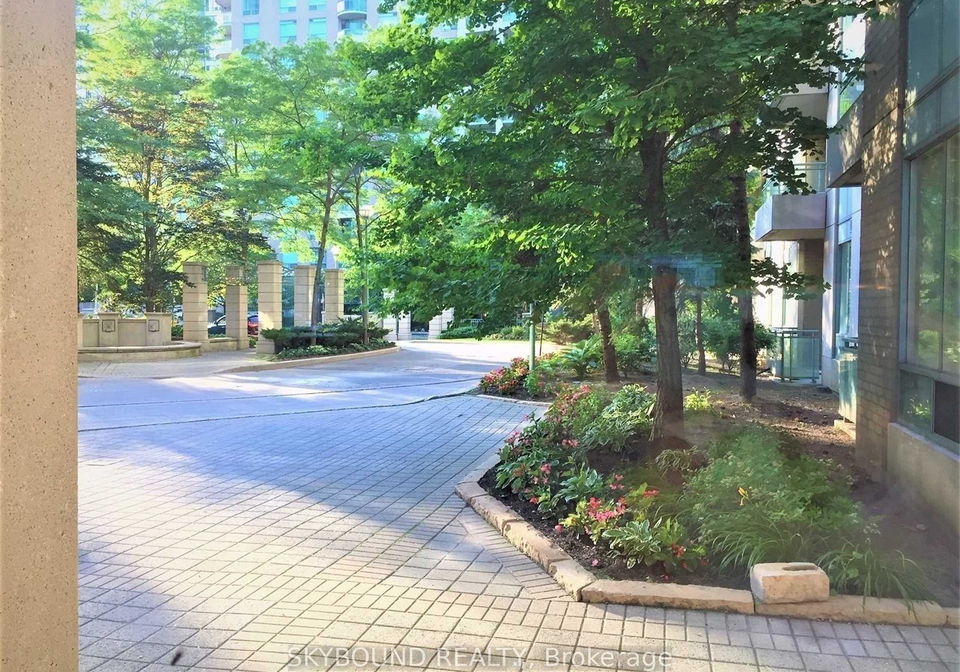 29-pemberton-avenue-toronto-north-york-ontario-c13683724