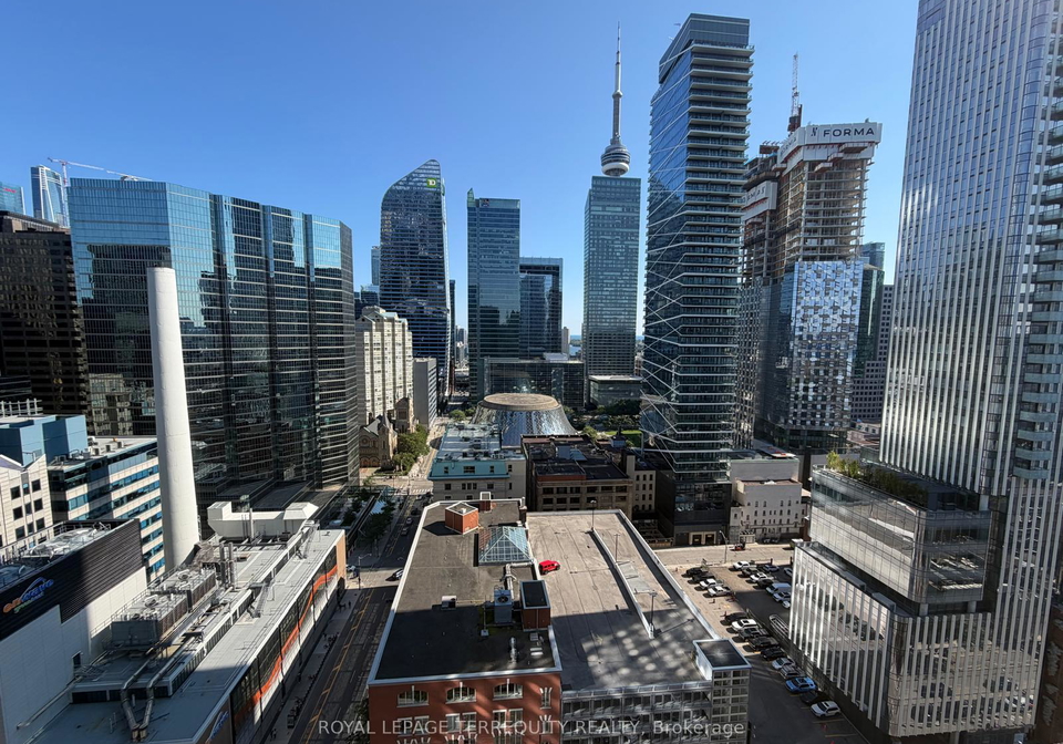 126-simcoe-street-toronto-toronto-ontario-c13683848