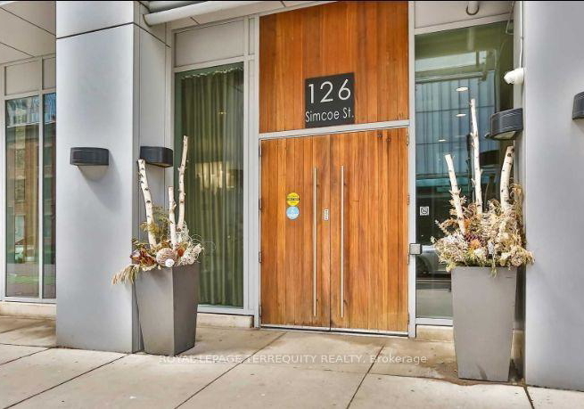 126-simcoe-street-toronto-toronto-ontario-c13683848