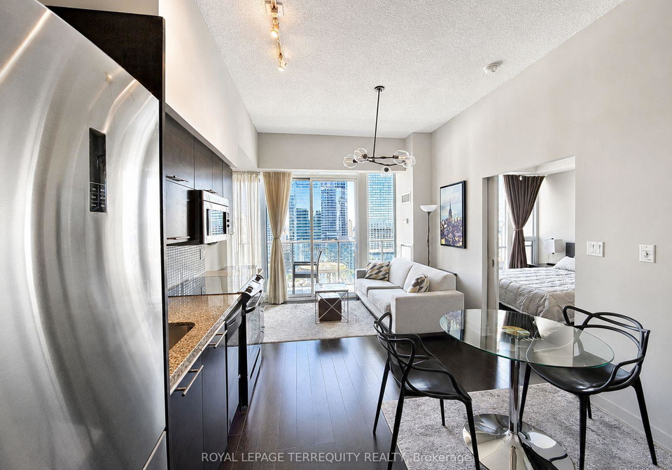 126-simcoe-street-toronto-toronto-ontario-c13683848